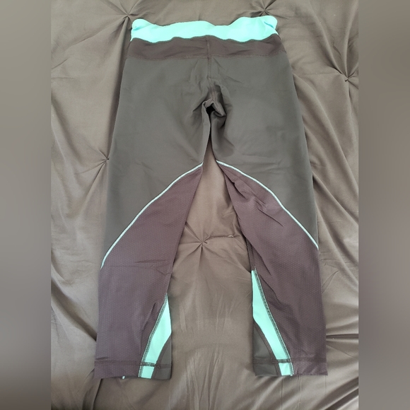 Lululemon leggings size 8 - Picture 3 of 3